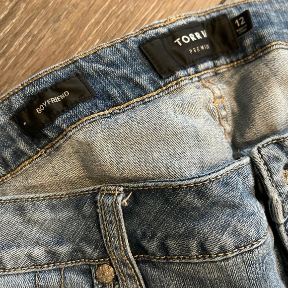 Torrid Heavily Distressed Ripped Boyfriend Jeans sz 12 - Picture 5 of 5